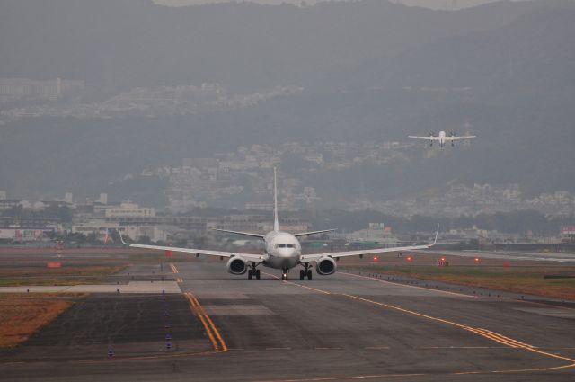 Boeing 737-800 (JA77AN)