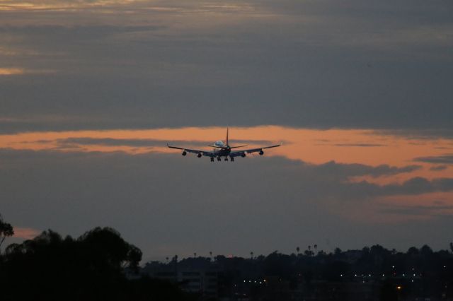 Boeing 747-400 (LX-UCV)