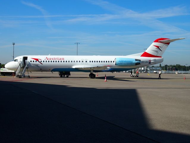 Fokker 100 (OE-LVJ)