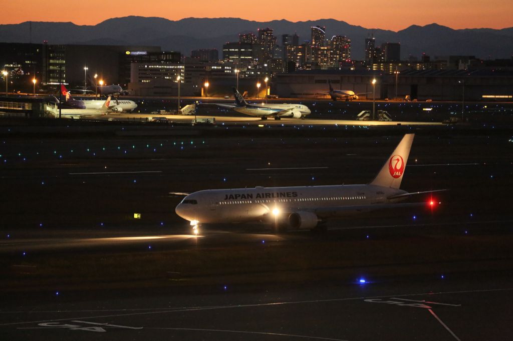 BOEING 767-300 (JA658J) - 24 December 2016:KMJ-HND.