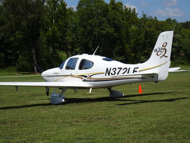 Cirrus SR-22 (N372LF)