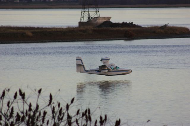 Experimental 100kts (C-GRCF) - Lake C-GRCF En final pour amerrir sur le fleuve St-Laurent en face de la ville de Lavaltrie QC. 08-11-2016 à 15:30.