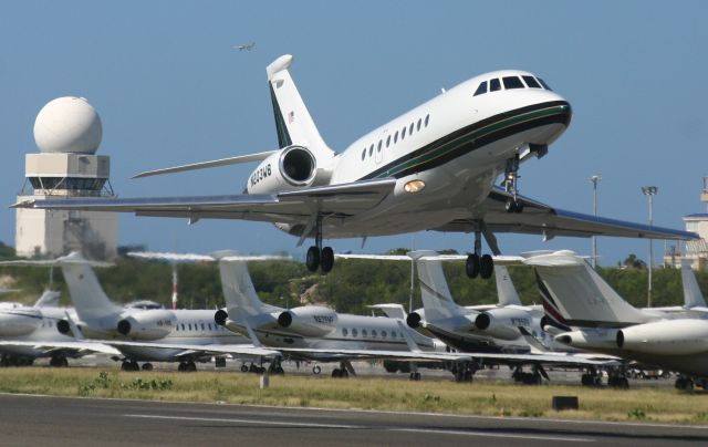 Dassault Falcon 2000 (N203WB)