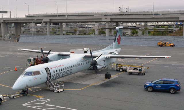 de Havilland Dash 8-400 (C-GJZH) - Air Canada Express De Havilland Canada DHC-8-402Q Dash 8 C-GJZH in Toronto 