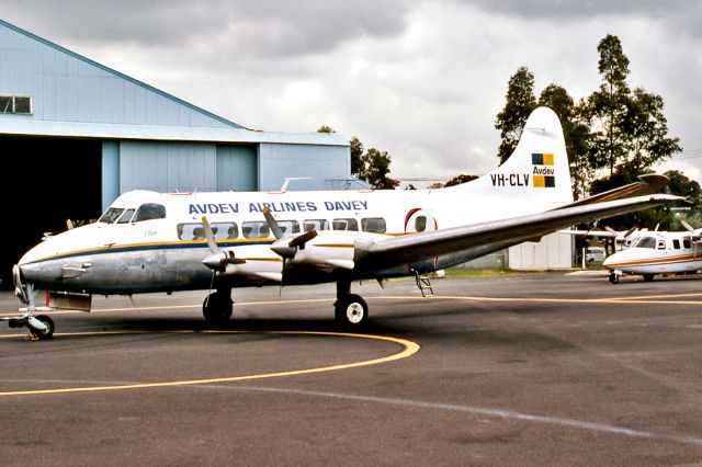 Bell JetRanger (VH-CLV) - AVDEV AIRLINES DAVEY - DE HAVILLAND (RILEY) TURBO SKYLINER (DH-104) - REG : VH-CLV (CN 14124) - BANKSTOWN AIRPORT SYDNEY NSW - AUSTRALIA - YSBK 16/3/1982