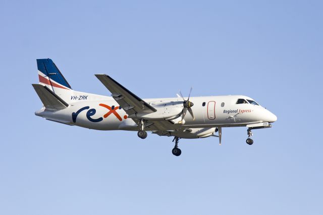 Saab 340 (VH-ZRK) - Regional Express Airlines (VH-ZRK) Saab 340B on approach to runway 25 at Sydney Airport.