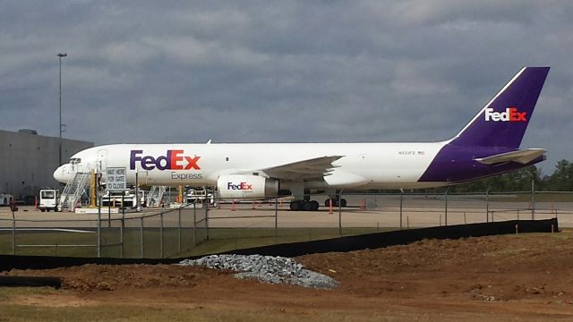 Boeing 757-200 (N939FD)