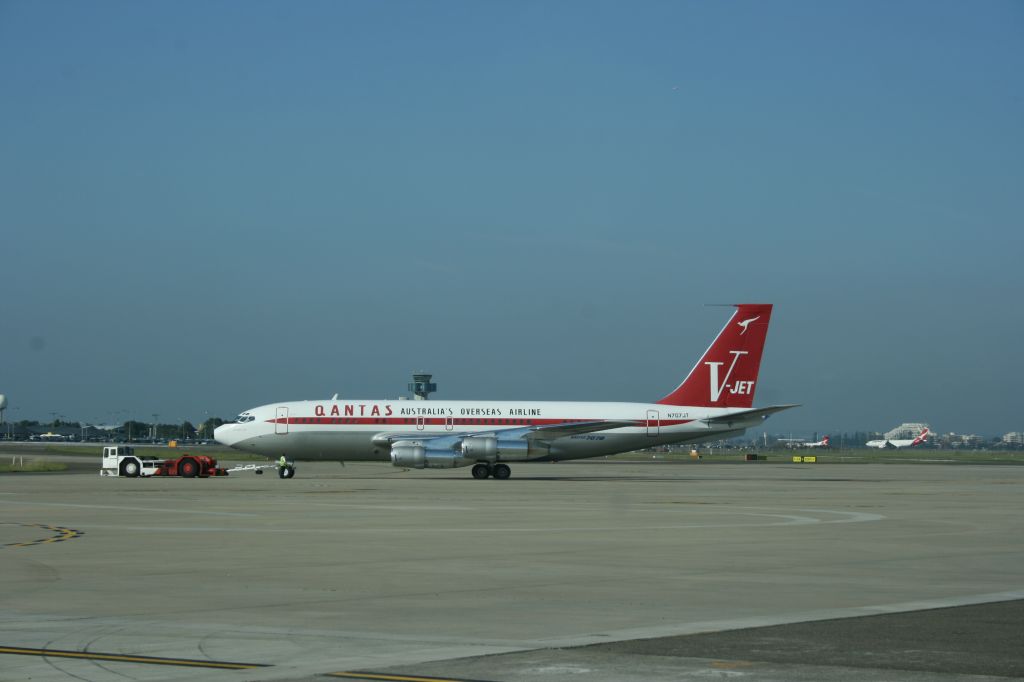 Boeing 707-100 (N707JT)