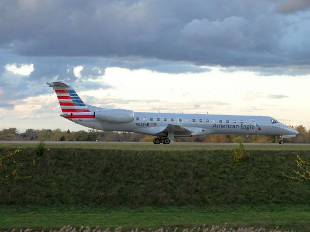 Embraer ERJ-145 (N628AE)