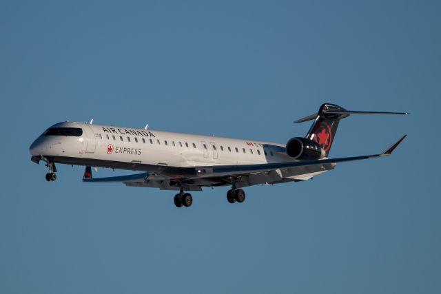 Canadair Regional Jet CRJ-900 (C-FDJZ)