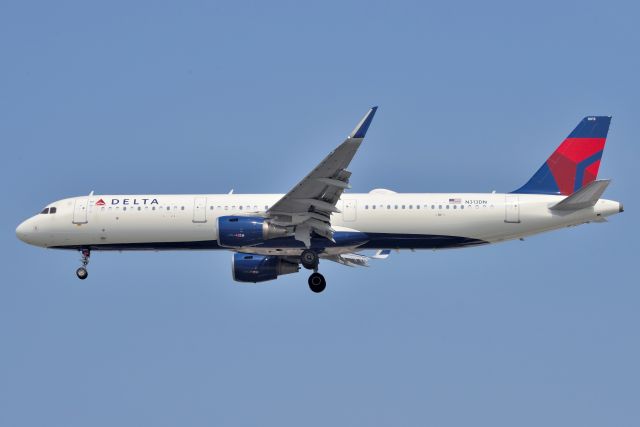 Airbus A321 (N313DN) - 07-22-21 23-L