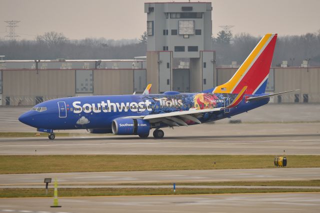 Boeing 737-700 (N406WN) - Rolling out on 23-R 12-05-23. SWA is Trolling us spotters!