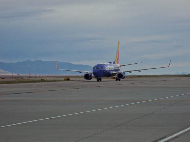 Boeing 737-700 (N215WN) - Headon