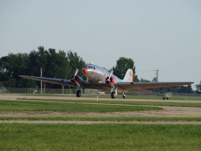 Douglas DC-3 (N17334)