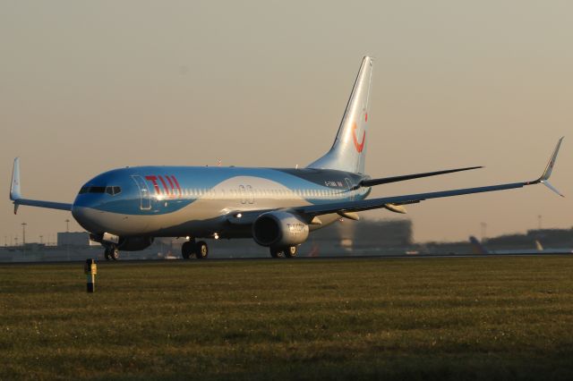 Boeing 737-800 (G-TAWA) - TOM2660 to Innsbruck 