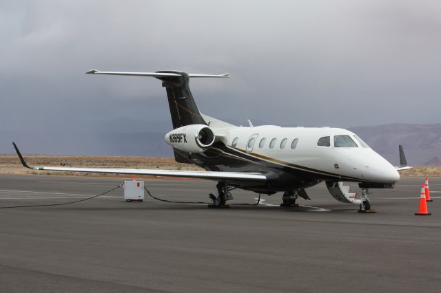 Embraer Phenom 300 (N389FX)