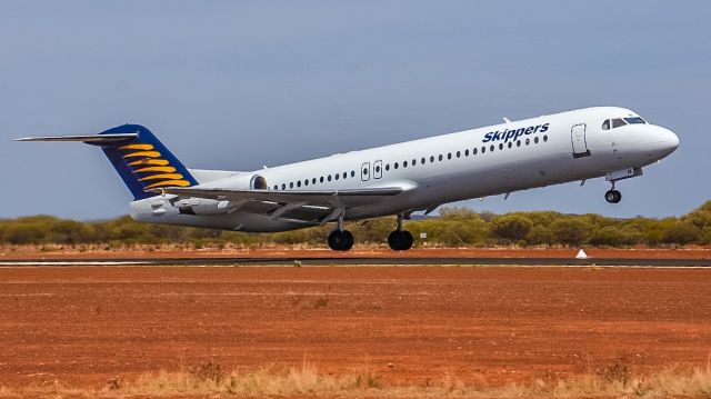 Fokker 100 (VH-XKN)