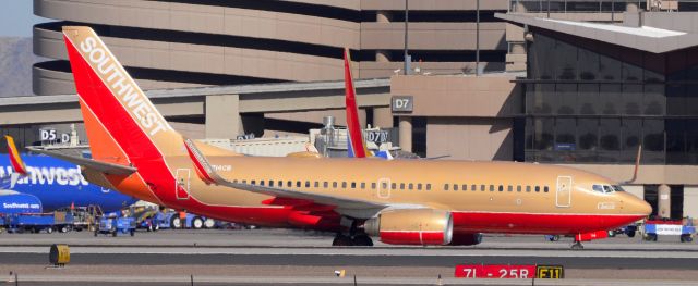 Boeing 737-700 (N714CB) - phoenix sky harbor international airport 05NOV20