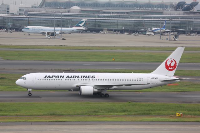 BOEING 767-300 (JA658J)