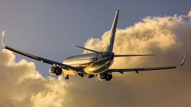 Boeing 737-800 (N823NN) - take off sxm in 28