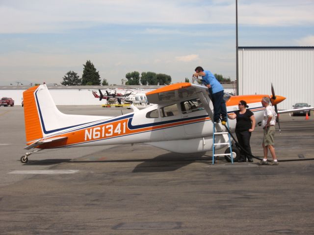 Cessna Skywagon (N61341) - Refueling at Fullerton