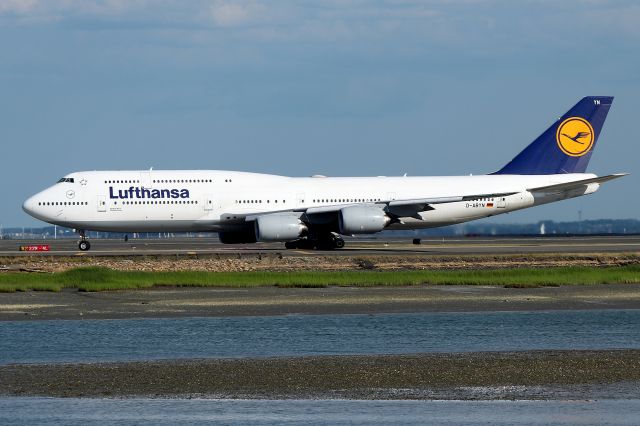 BOEING 747-8 (D-ABYN) - LH 423 taxiing for departure to Frankfurt