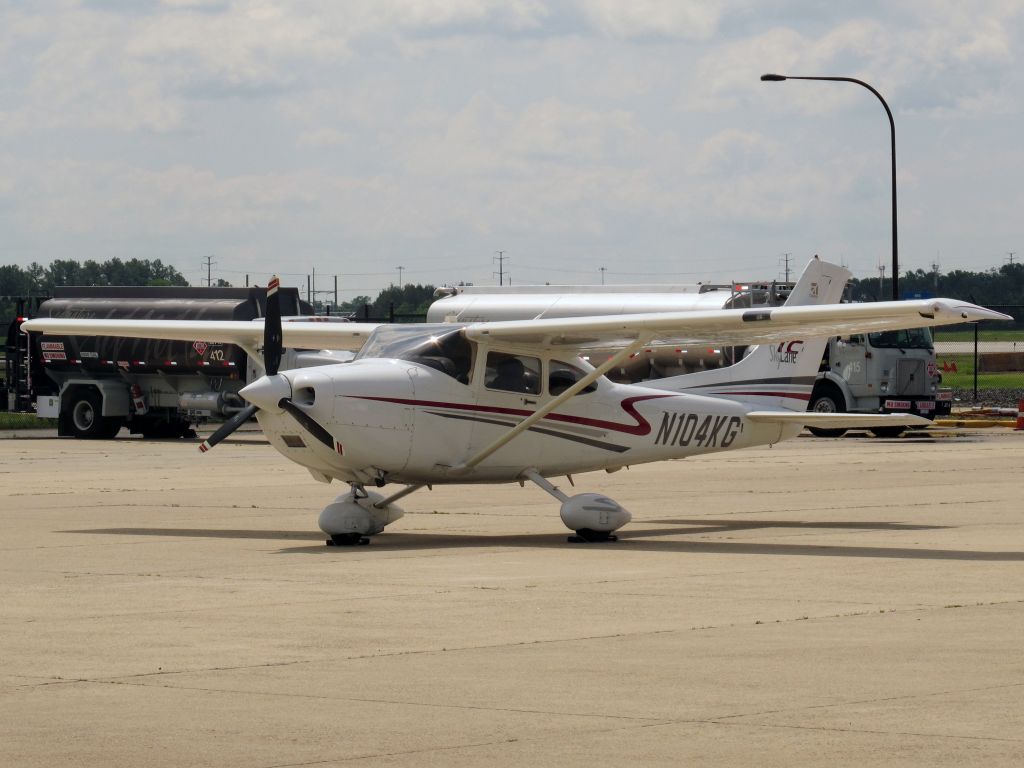 Cessna Skylane (N104KG)