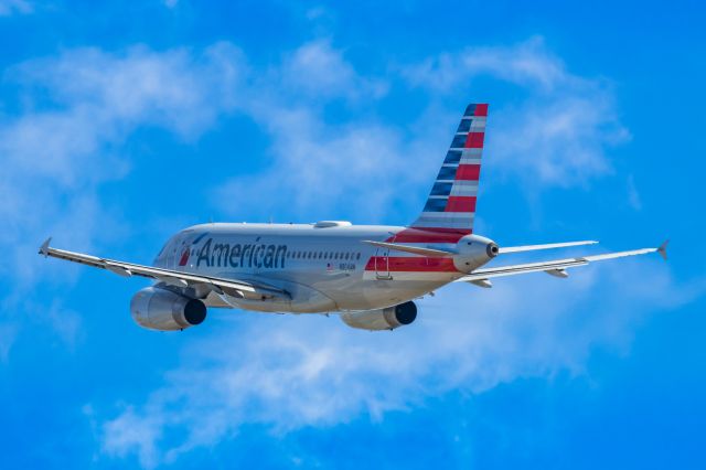 Airbus A319 (N804AW) - An American Airlines A319 taking off from PHX on 2/11/23 during the Super Bowl rush. Taken with a Canon R7 and Canon EF 100-400 II L lens.