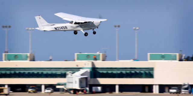 Cessna Skyhawk (N21458)