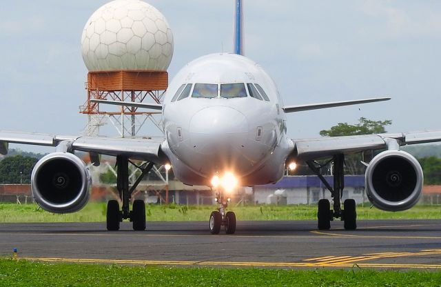 Airbus A320 (PR-MBO)