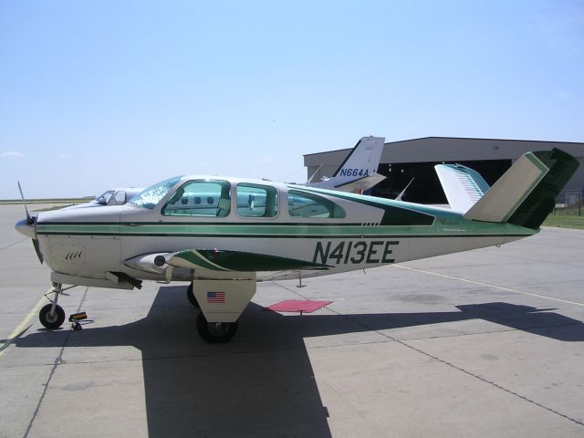 Beechcraft 35 Bonanza (N413EE)