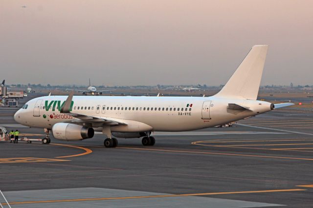 Airbus A320 (XA-VYE) - Viva Aerobus / Airbus A320-232 / MSN 7100 / XA-VYE / MMMX 02/2023