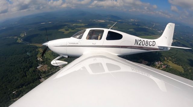 Cirrus SR-20 (N208CD)