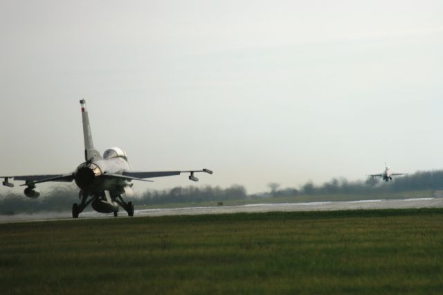 — — - F-16s from 182nd Fighter Squadron depart Green Bay Austin Straubel Field
