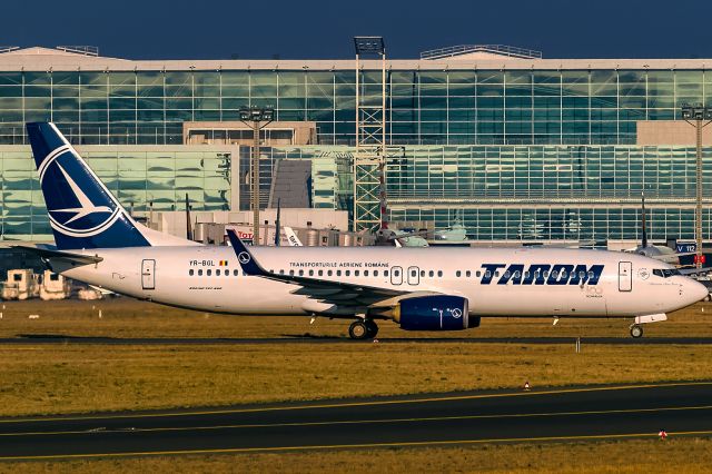 Boeing 737-800 (YR-BGL)