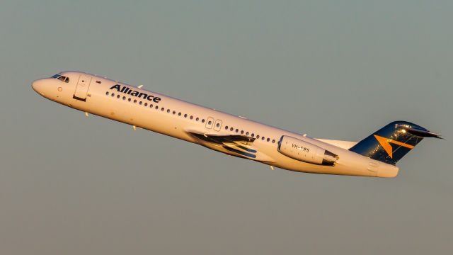 Fokker 100 (VH-XWS)