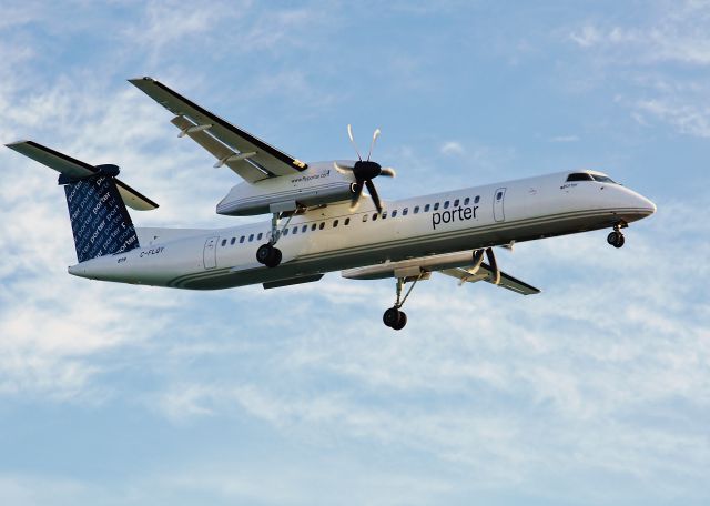 de Havilland Dash 8-400 (C-FLQY) - A late afternoon arrival from Toronto City Center Airport !