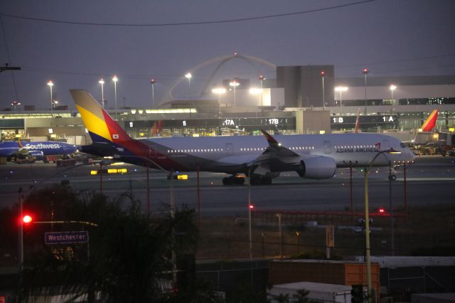 Airbus A350-900 (HL8362)