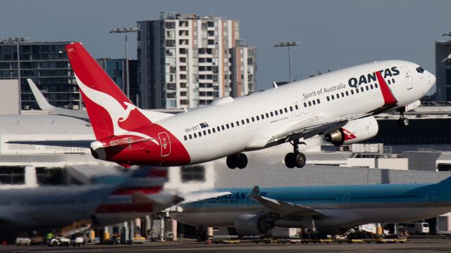 Boeing 737-700 (VH-VXT)