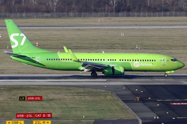 Boeing 737-800 (VP-BDG)