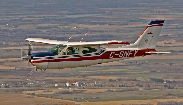 Cessna 177RG Cardinal RG (C-GNFY)