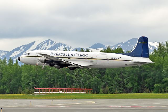 Douglas DC-6 (N100CE)