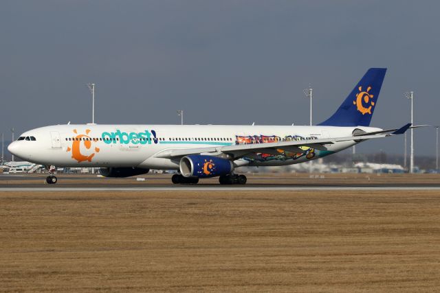 Airbus A330-300 (CS-TRH)