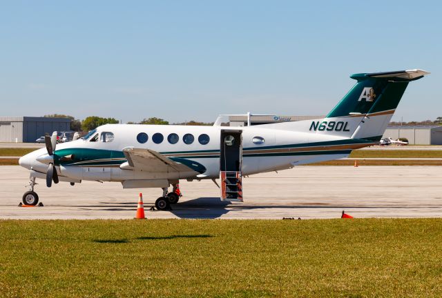 Beechcraft Super King Air 200 (N690L)