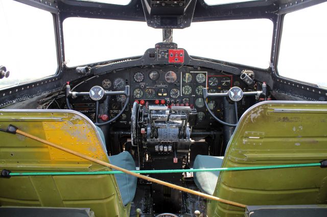 Boeing B-17 Flying Fortress (N3703G) - Memphis Belle - The Moviebr /44-83546