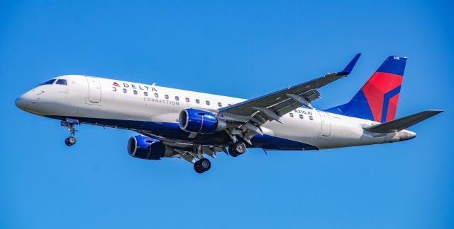 Embraer 175 (N210JQ) - Beautiful low approach into Hilton Head Island Airport.  9/12/20.