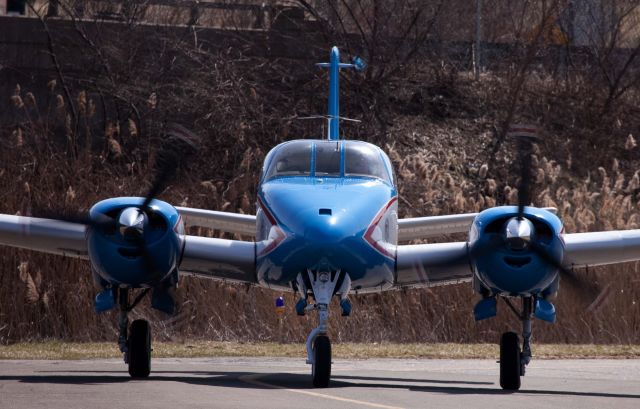 Beechcraft Twin Bonanza (N695PV)