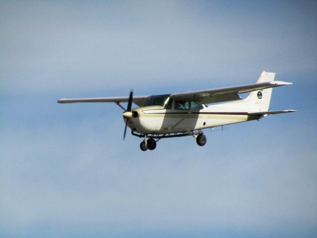 Cessna Skyhawk (N51577) - Landing RWY 30