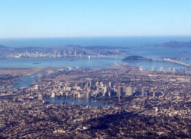 Cessna 152 (N66970) - Downtown Oakland, CA flying from KHWD to KCIC