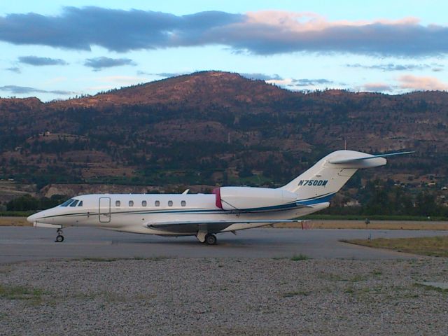 Cessna Citation X — - PENTICTON REGIONAL AIRPORT CYYF CANADA Cessna 750 Citation X